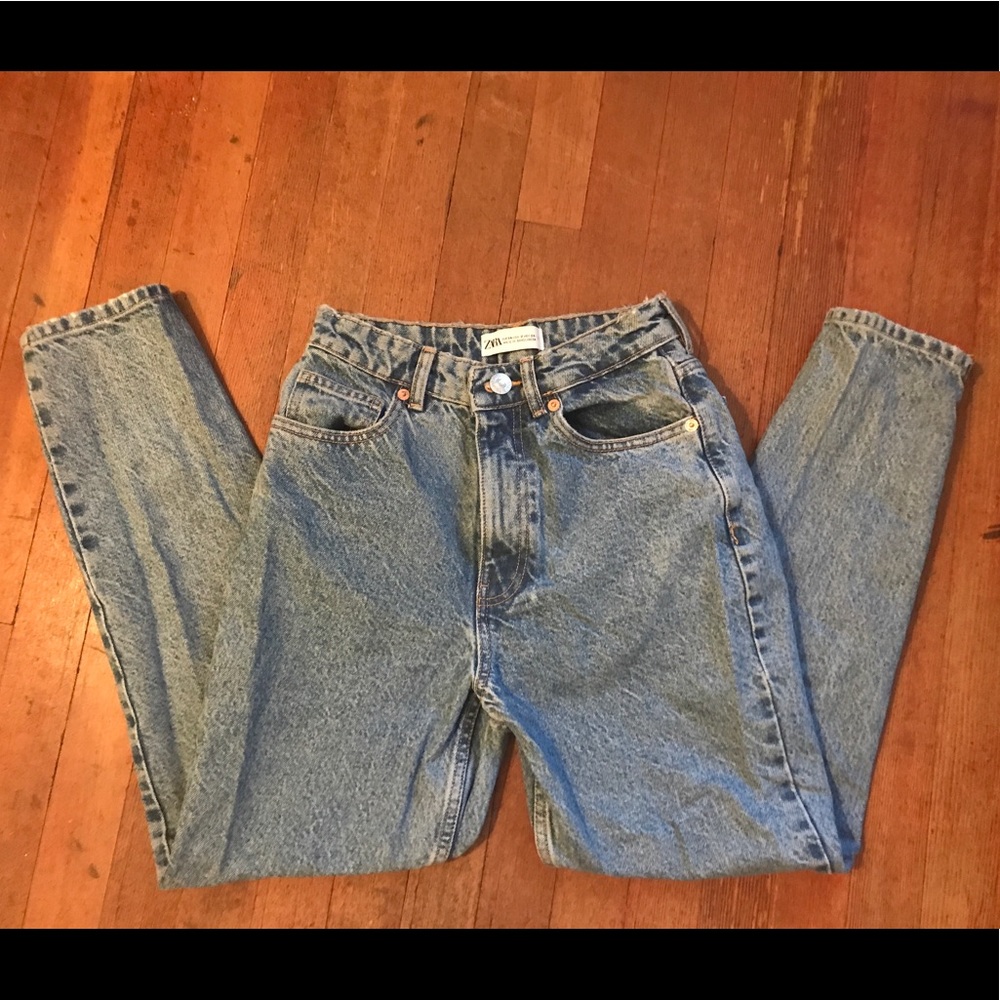Vintage style light wash mom jeans Zara
